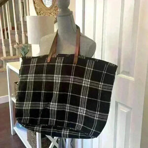 The Royal Standard Buffalo Plaid Tote Bag With Pockets & Zipper Closure EUC